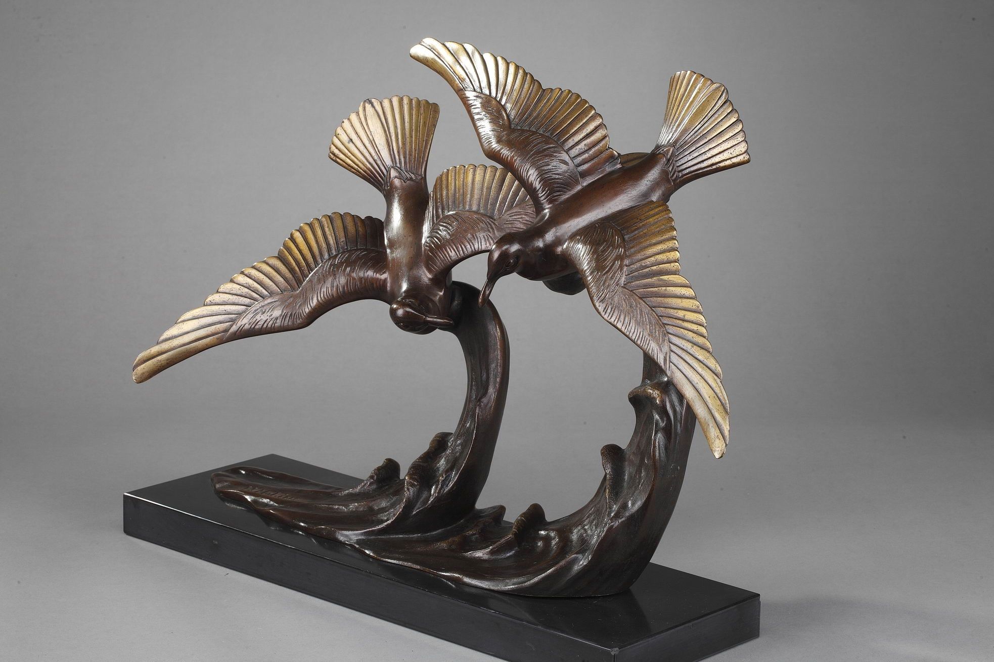 BRONZE "TWO SEAGULLS ON A WAVE" BY ENRIQUE MOLINS 